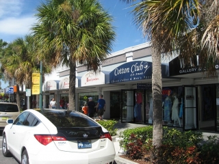 boutiques, galleries, and speciality shops around St. Armands Circle
