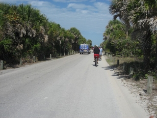 road from Caspersen Park beach