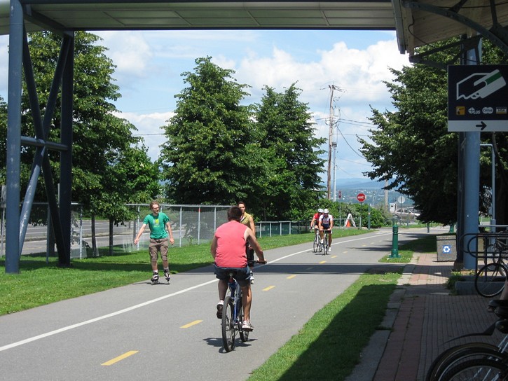 The bike path next to the ferry terminal in Levis.