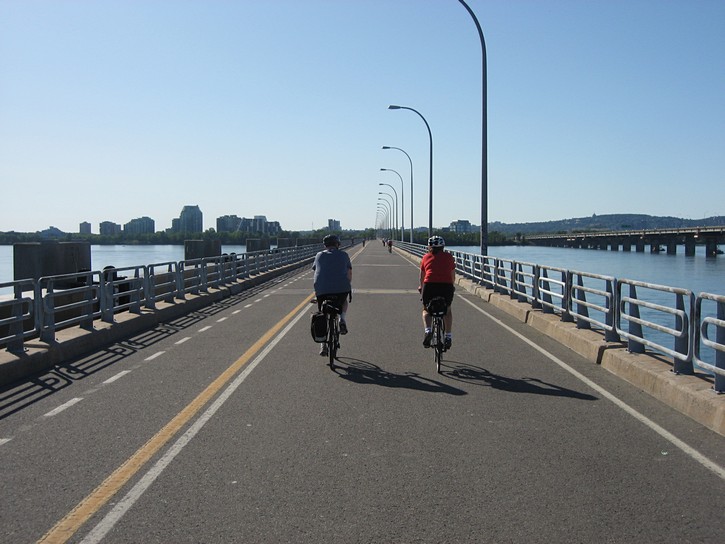 bridge to Montreal for cyclists