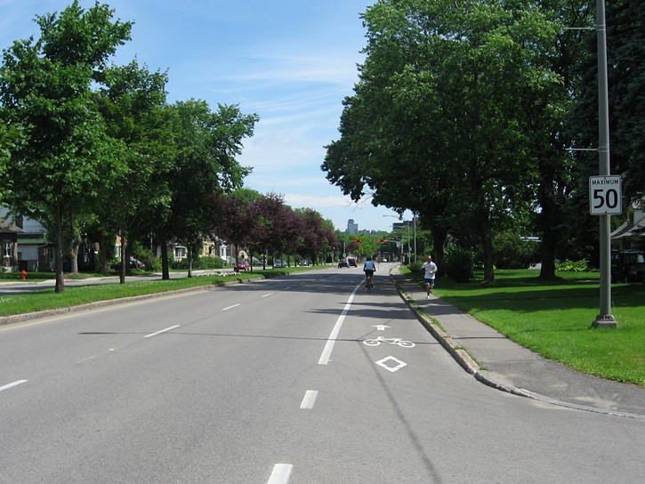 cycling lane on Boulevard Laurier