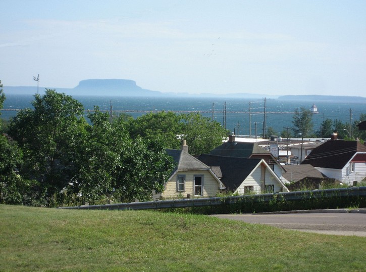 Thunder Bay homes with Lake Superior in the background
